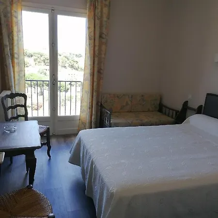 Отель Ambeille 3*