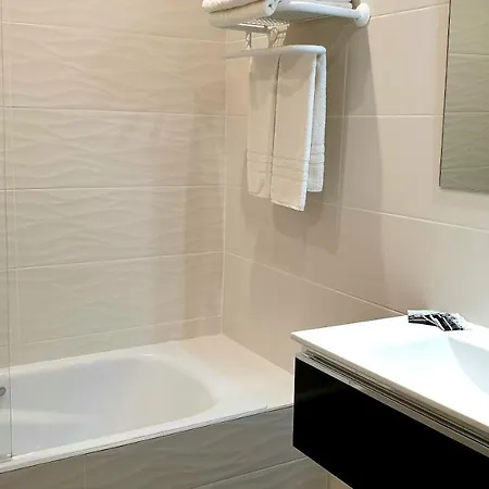 Отель Ambeille 3*