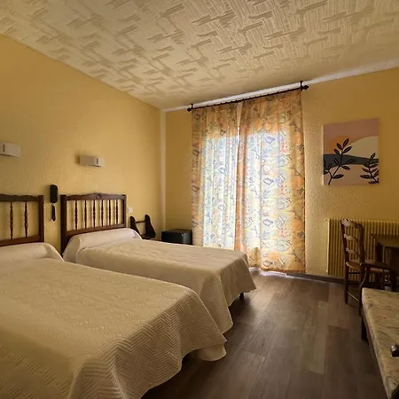 Отель Ambeille 3*