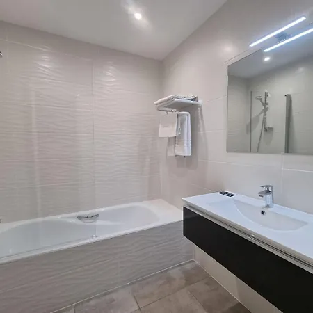 Ambeille Hotel