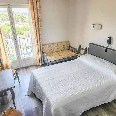Hotel Ambeille 3*