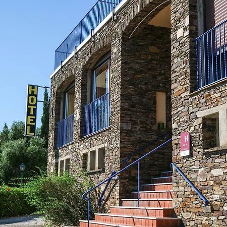Ambeille Vue מלון
