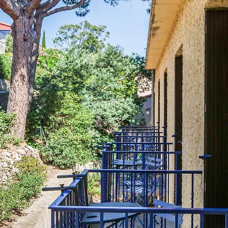 Ambeille فندق 3*