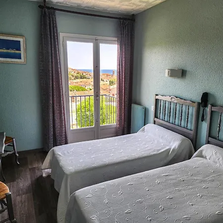 Ambeille Vue מלון