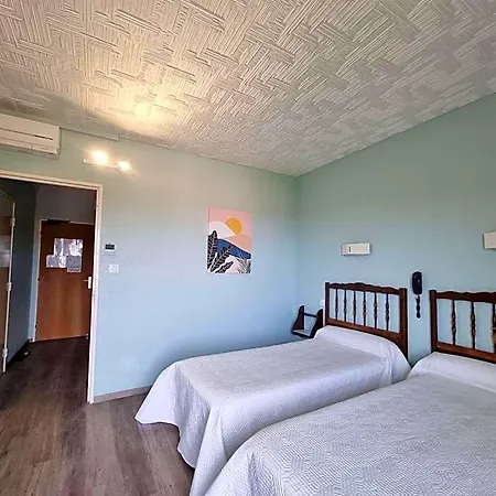 Ambeille Vue מלון 3*
